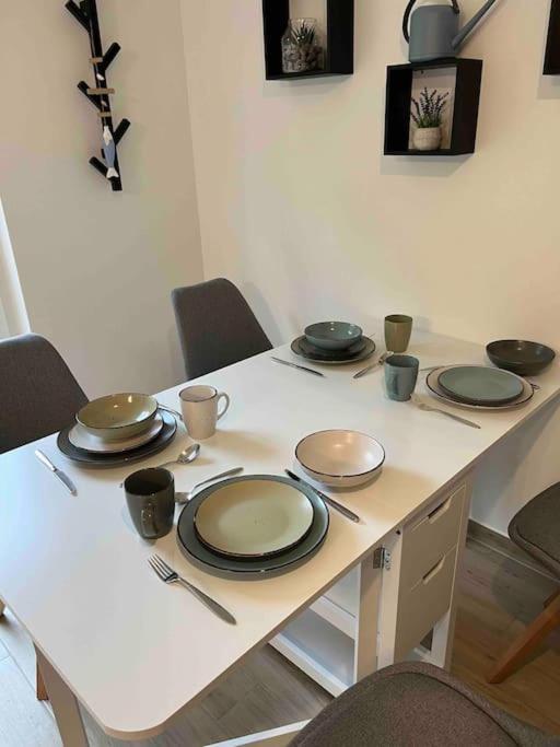 Neu Sanierte Wohnung Fuer 2-4 P Eschwege Exterior foto